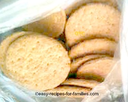 Place the crackers in a clean plastic bag